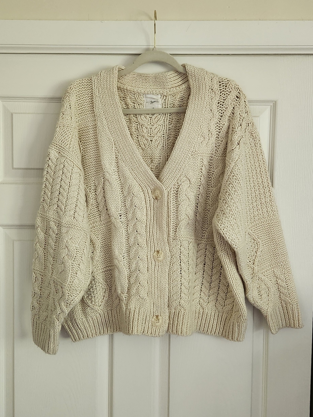 Carly Jean Los Angeles Chunky Cable Knit Button Cardigan -cream